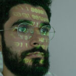 homme informatique vi